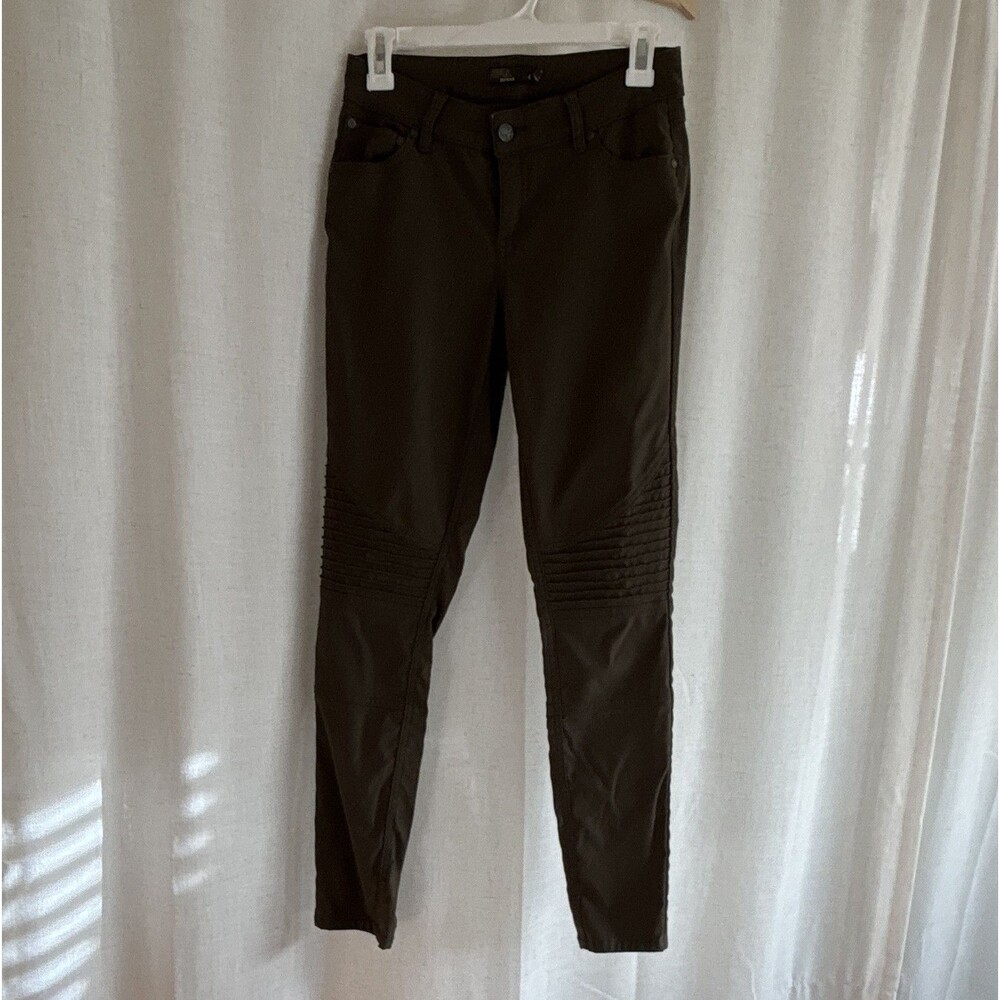 prAna Women’s army green Quilted Nylon Chino Pants, Flat Front Button Pockets